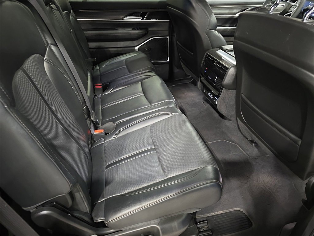 Used 2024 Jeep Wagoneer L Series II w/ Flexible Seating Group image 11