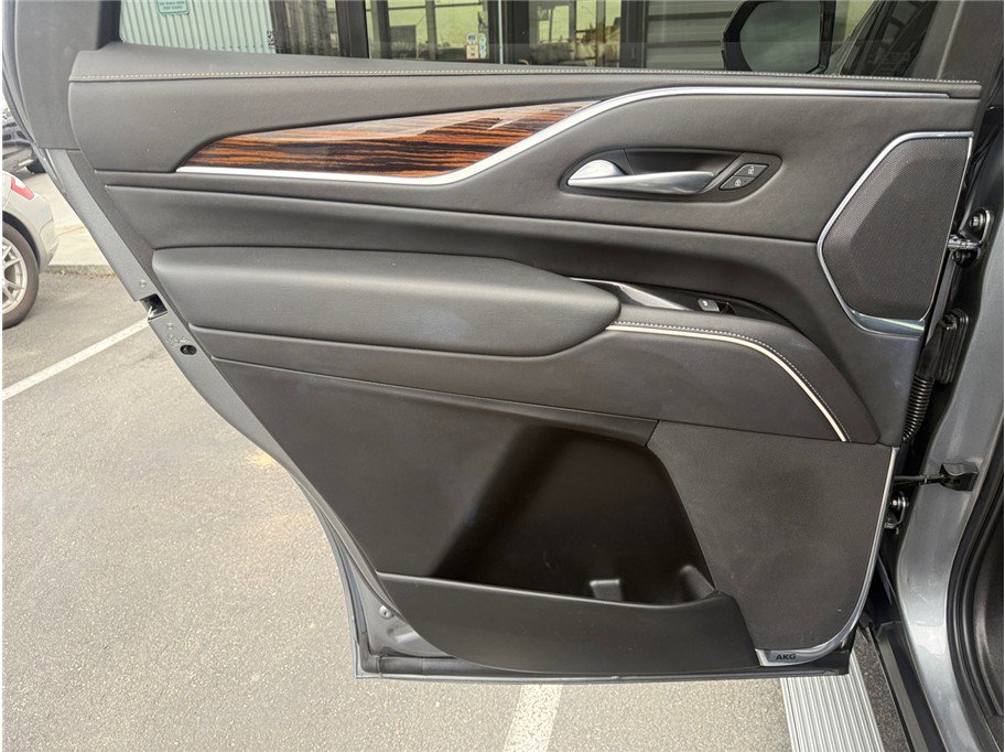 Used 2021 Cadillac Escalade Luxury AWD/4WD image 30
