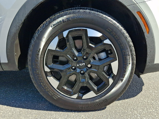 Certified 2025 Kia Sorento S w/ Panoramic Sunroof Package AWD/4WD image 8