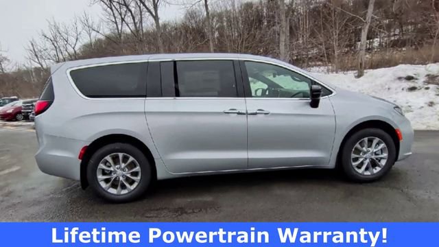 New 2026 Chrysler Pacifica Select image 9