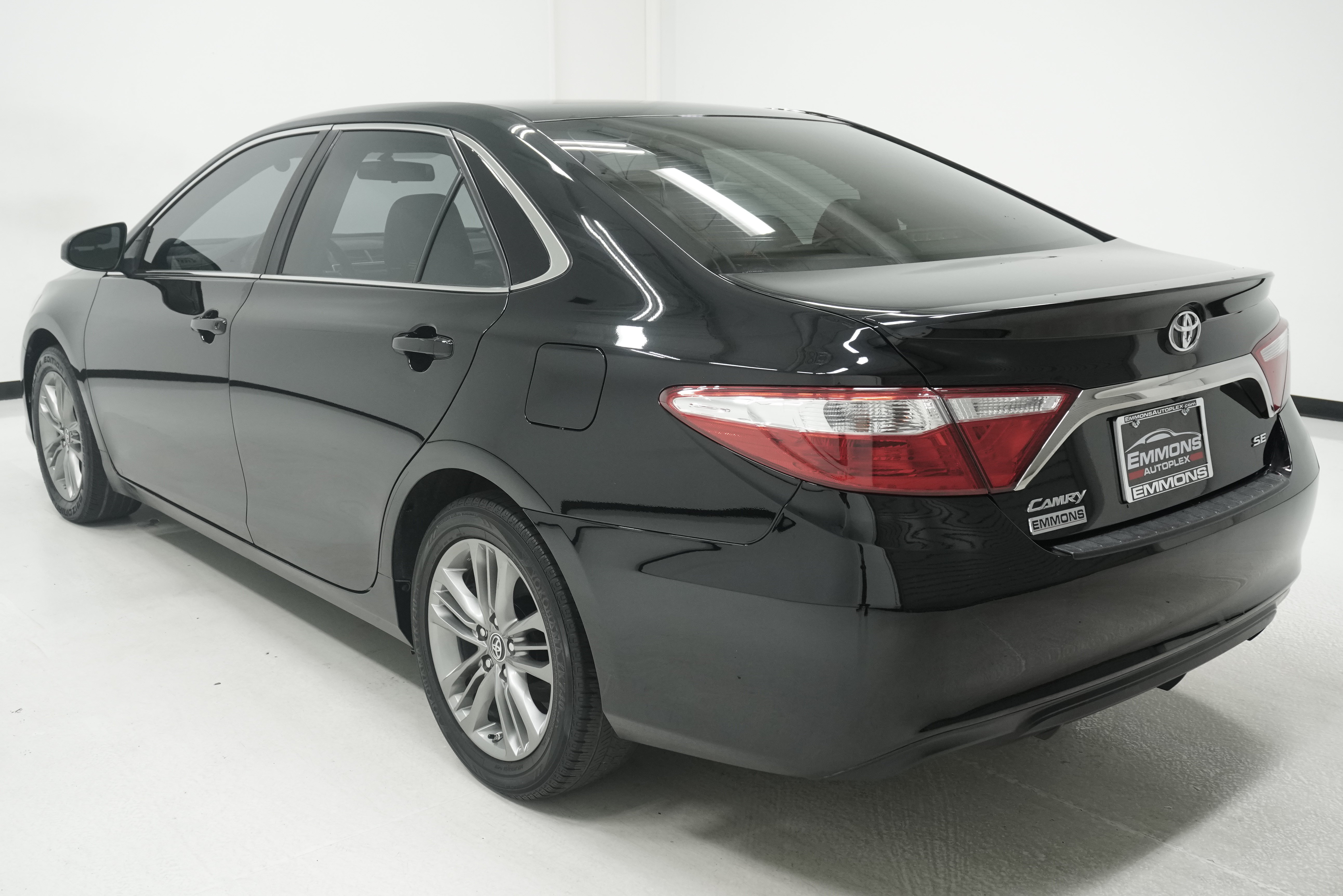 Used 2016 Toyota Camry SE FWD image 6