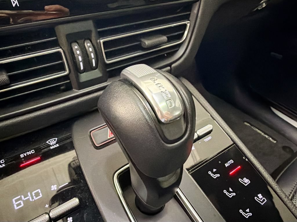 Certified 2022 Porsche Macan S AWD/4WD image 18