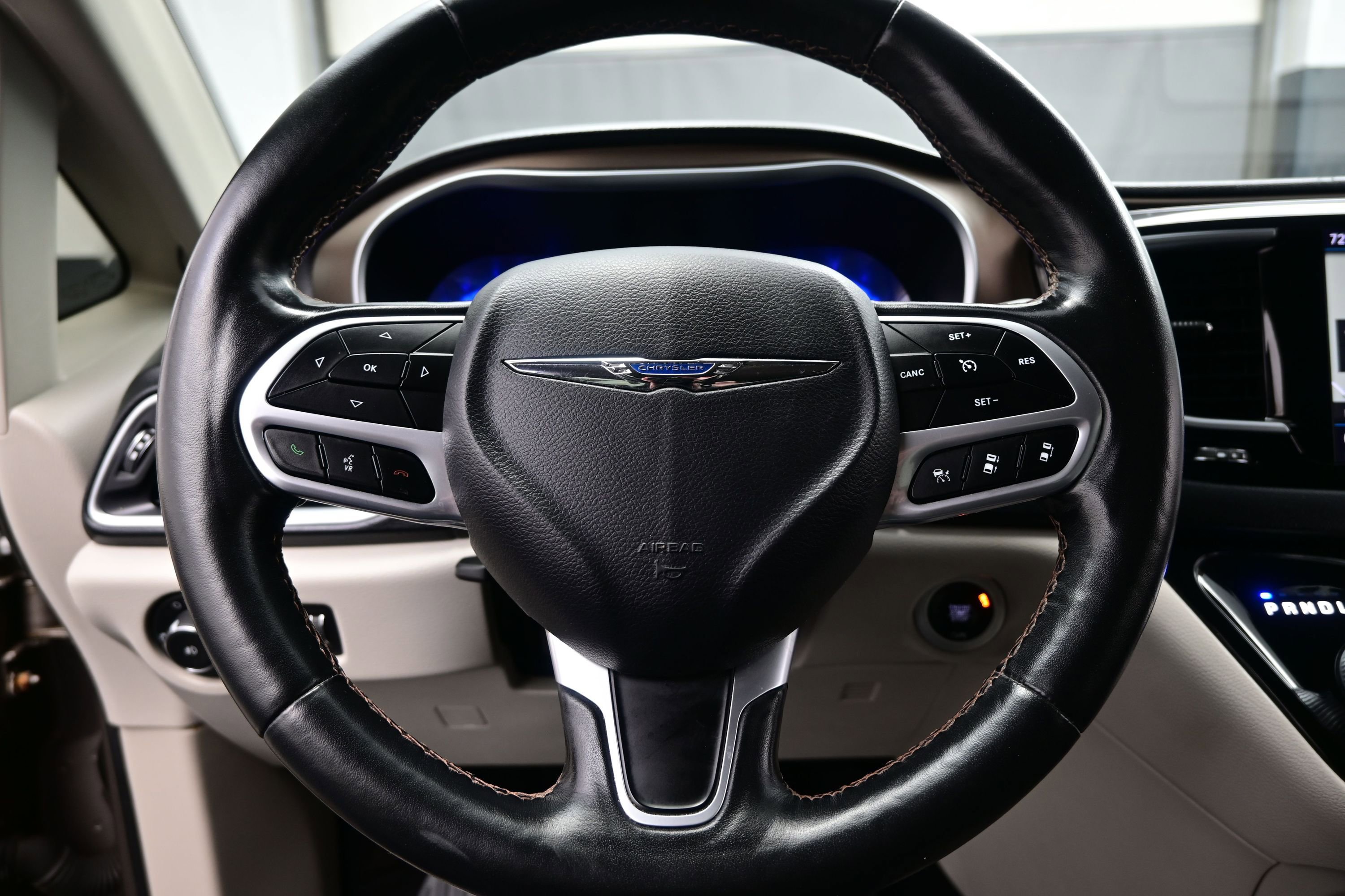 Used 2018 Chrysler Pacifica Touring-L Plus w/ Advanced Safetytec Group FWD image 24