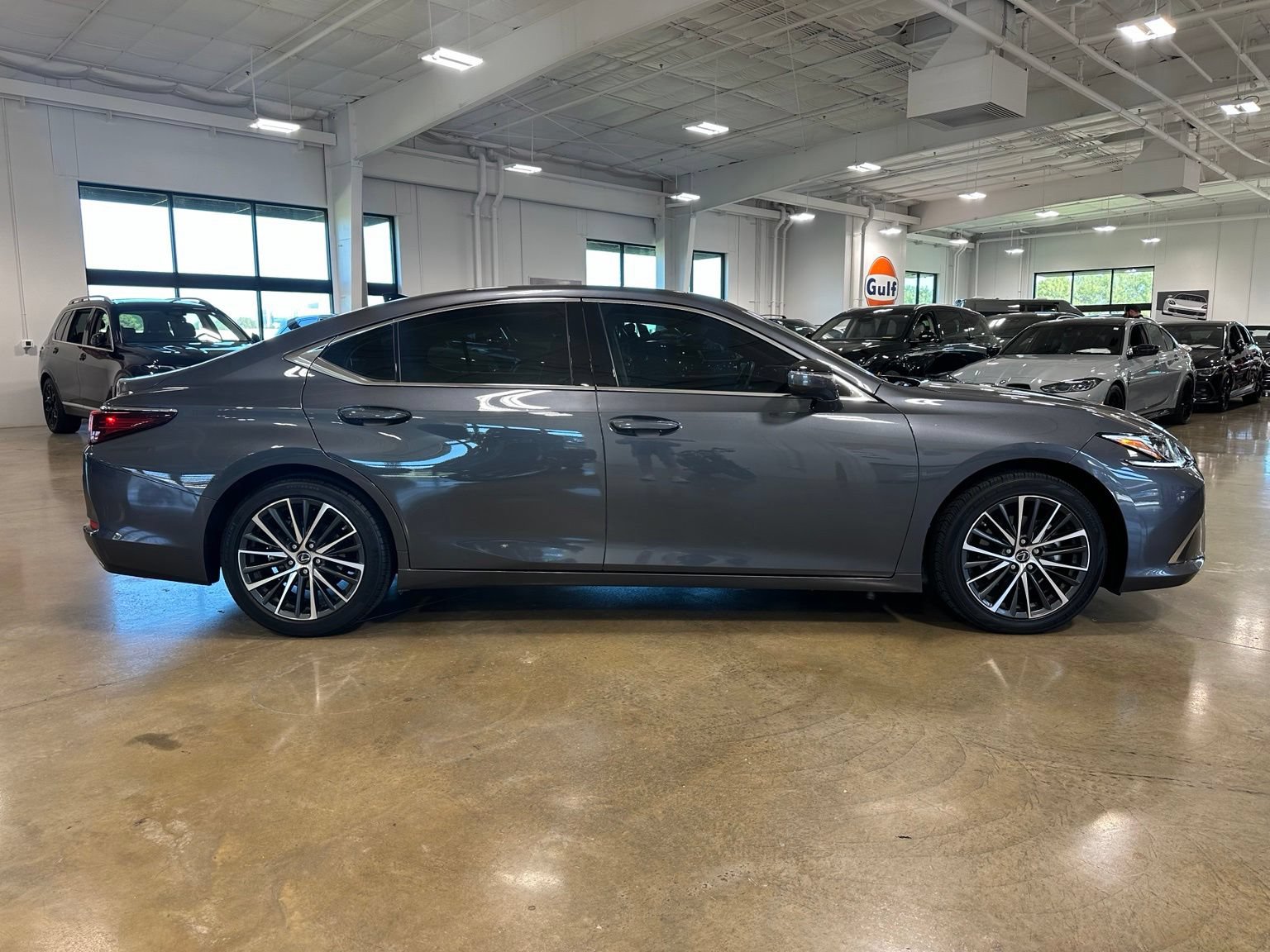 Used 2025 Lexus ES 350 w/ Premium Package FWD image 9