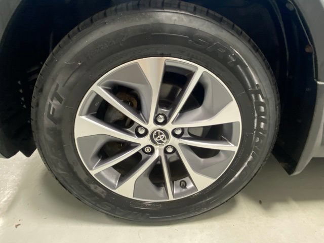 Used 2018 Toyota RAV4 XLE w/ Convenience Package AWD/4WD image 5