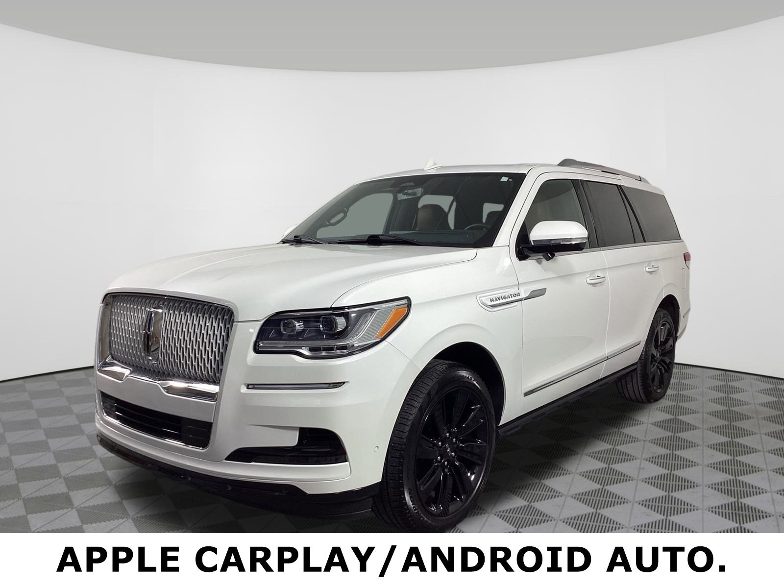 Used 2024 Lincoln Navigator Reserve image 2