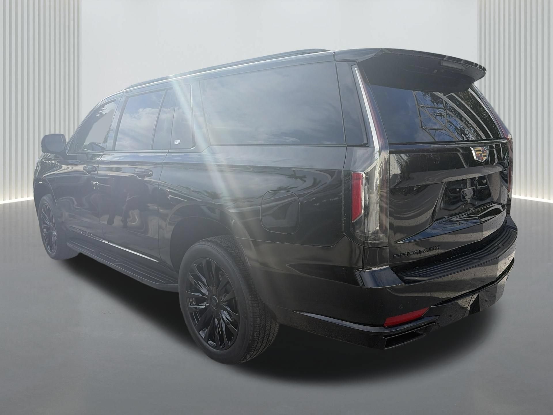 Certified 2022 Cadillac Escalade ESV Luxury RWD image 5