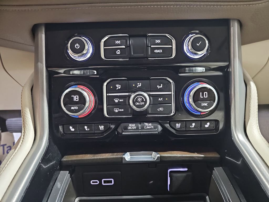 Used 2021 GMC Yukon XL Denali w/ Denali Premium Package image 27