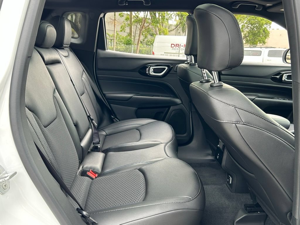 New 2025 Jeep Compass Latitude w/ Sun & Sound Group AWD/4WD image 38