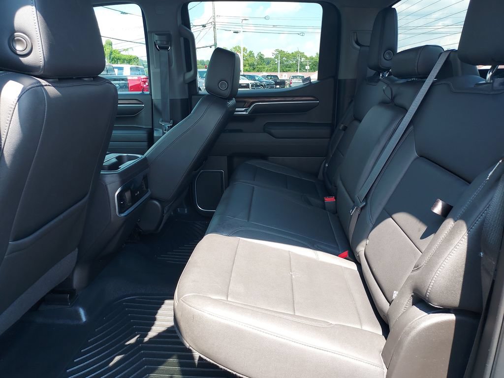 Used 2022 GMC Sierra 1500 SLT w/ SLT Premium Package AWD/4WD image 13