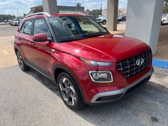 Used 2026 Hyundai Venue SEL FWD image 2