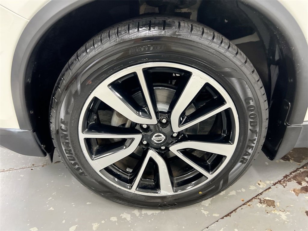 Used 2019 Nissan Rogue SL w/ Premium Package image 27