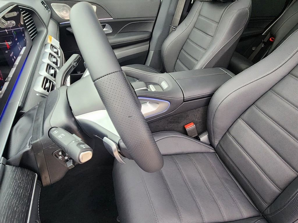 Used 2025 Mercedes-Benz GLS 450 4MATIC image 10