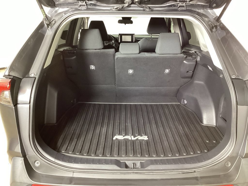 Used 2021 Toyota RAV4 LE AWD/4WD image 26