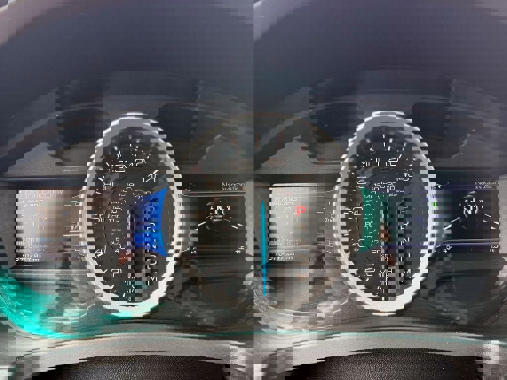 Used 2014 Ford Explorer XLT w/ Equipment Group 202A AWD/4WD image 22