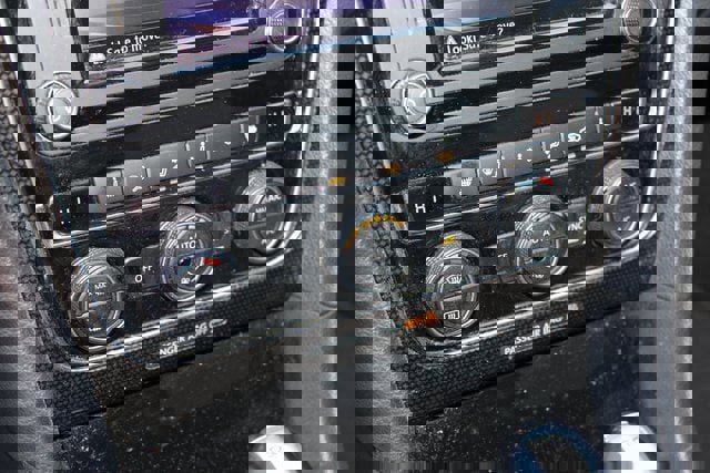 Used 2018 Volkswagen Passat 3.6 image 24