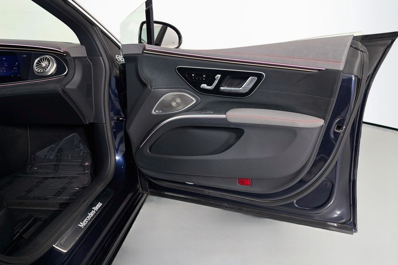 Certified 2022 Mercedes-Benz EQS 580 4MATIC Sedan image 23