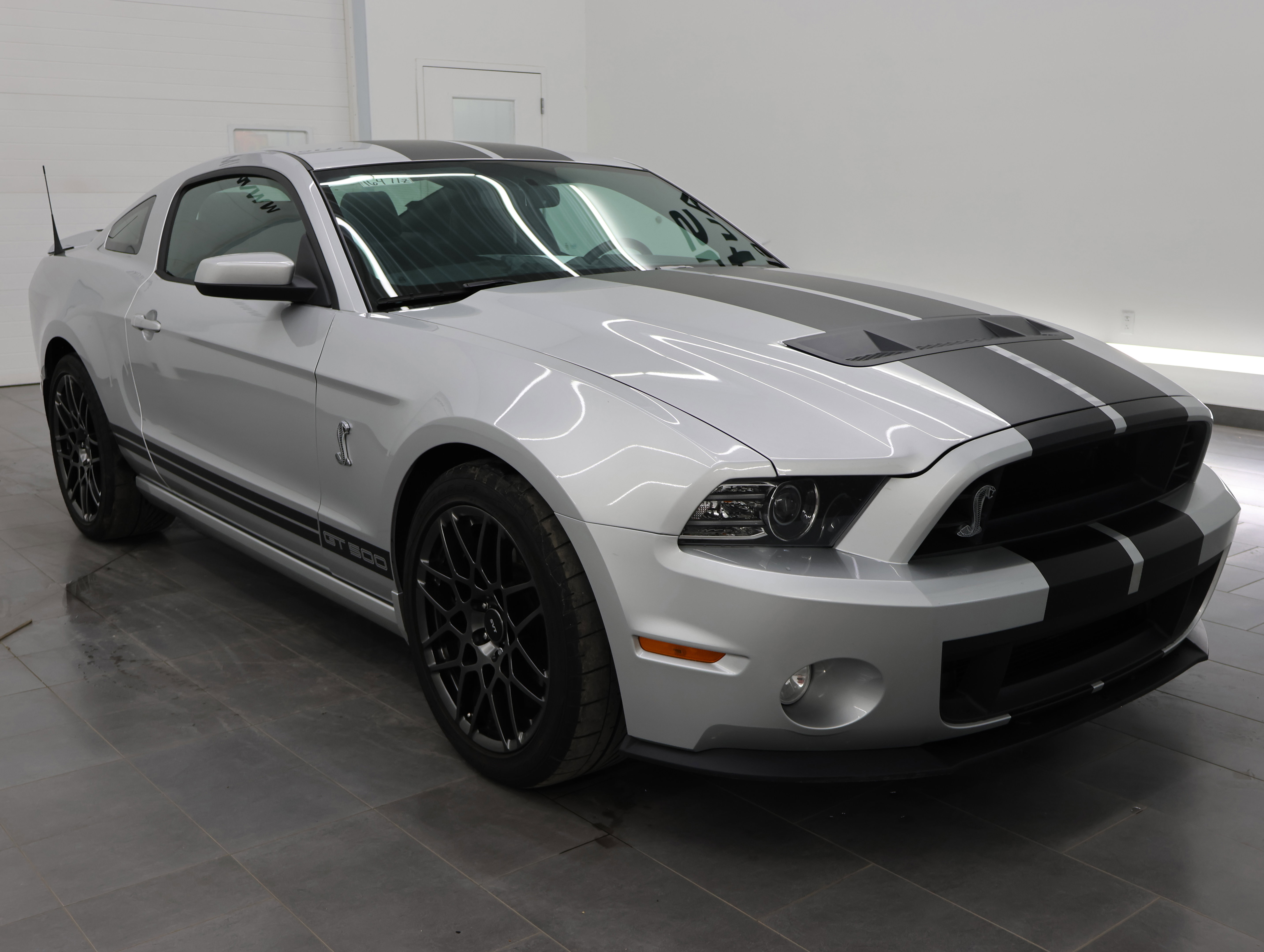 Used 2014 Ford Mustang Shelby GT500 w/ Equipment Group 821A RWD image 2