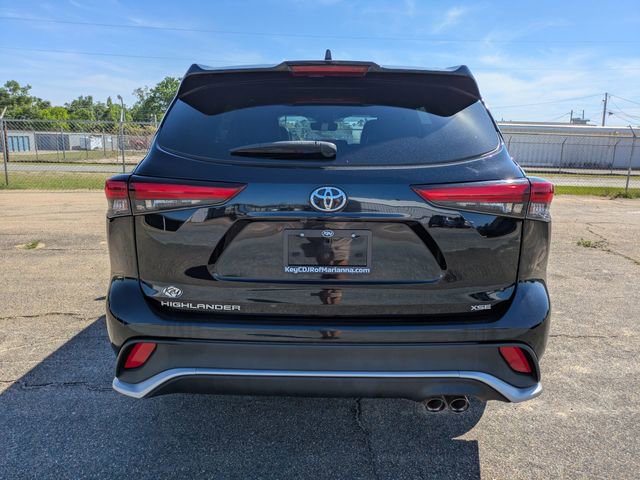 Used 2022 Toyota Highlander XSE FWD image 5