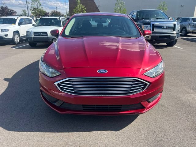 Used 2018 Ford Fusion SE w/ Fusion SE Technology Package FWD image 2