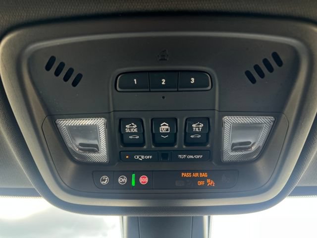 Used 2022 Chevrolet Traverse Premier AWD/4WD image 38