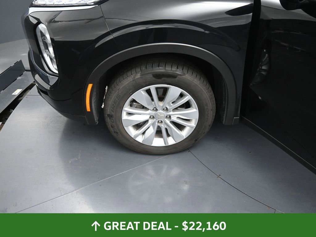 Used 2025 Mitsubishi Outlander ES image 14