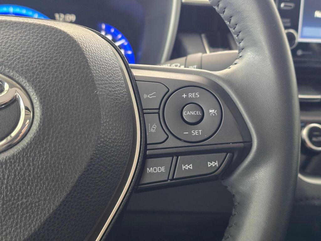 Used 2020 Toyota Corolla XLE w/ Carpet Mat Package (TMS) image 29