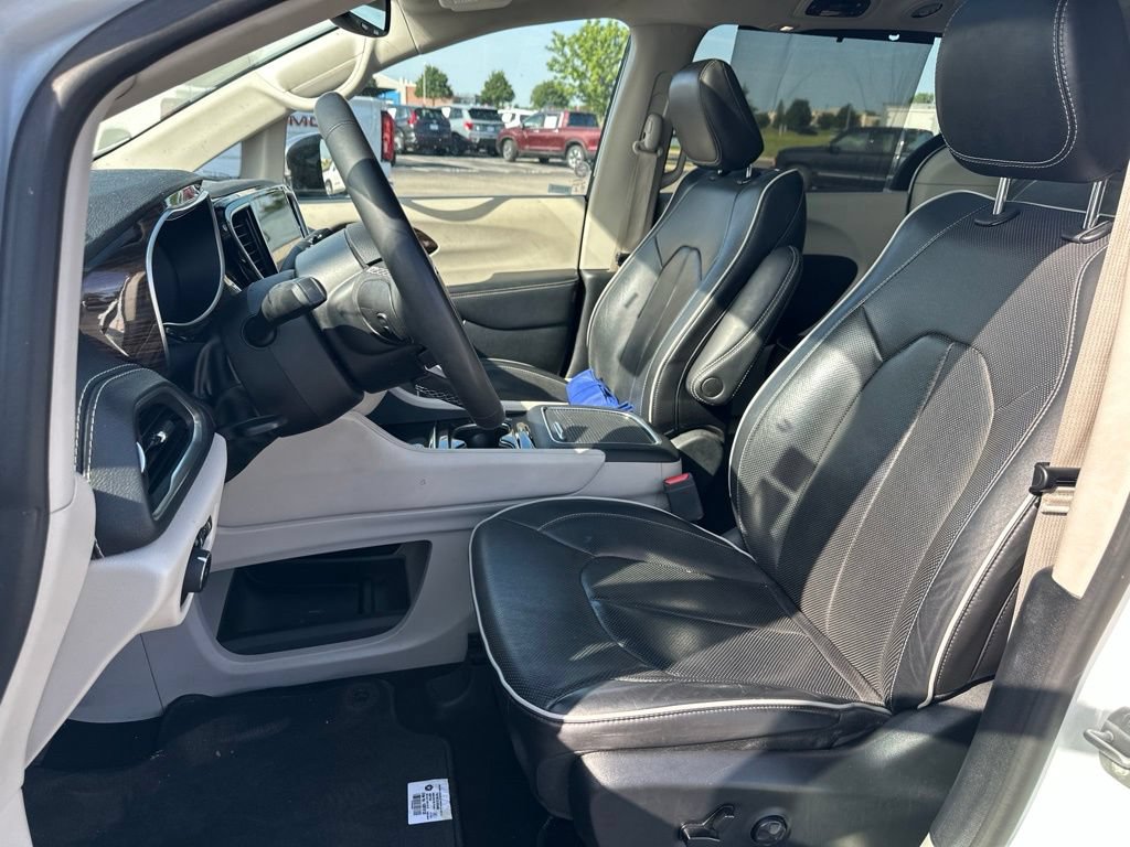 Used 2023 Chrysler Pacifica Limited FWD image 16