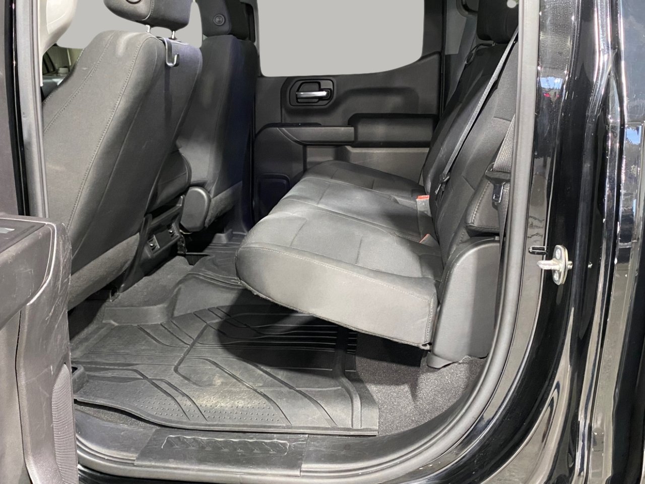 Used 2020 Chevrolet Silverado 1500 Custom w/ Custom Value Package image 10