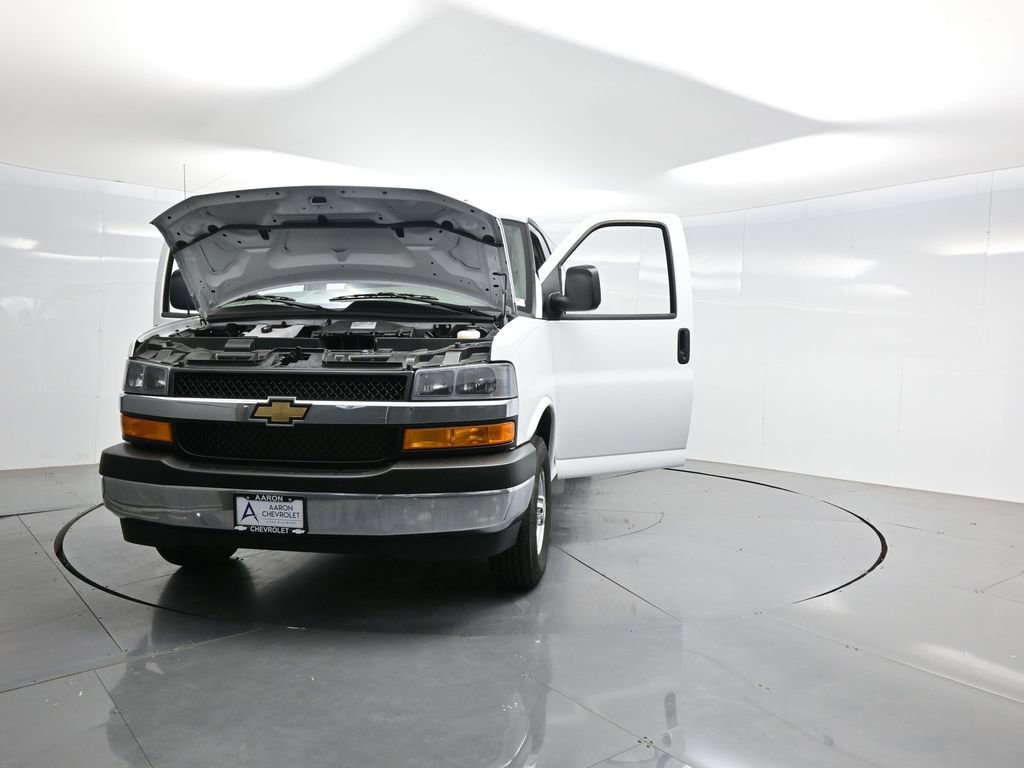 Used 2025 Chevrolet Express 3500 LT w/ LT Preferred Equipment Group RWD image 33