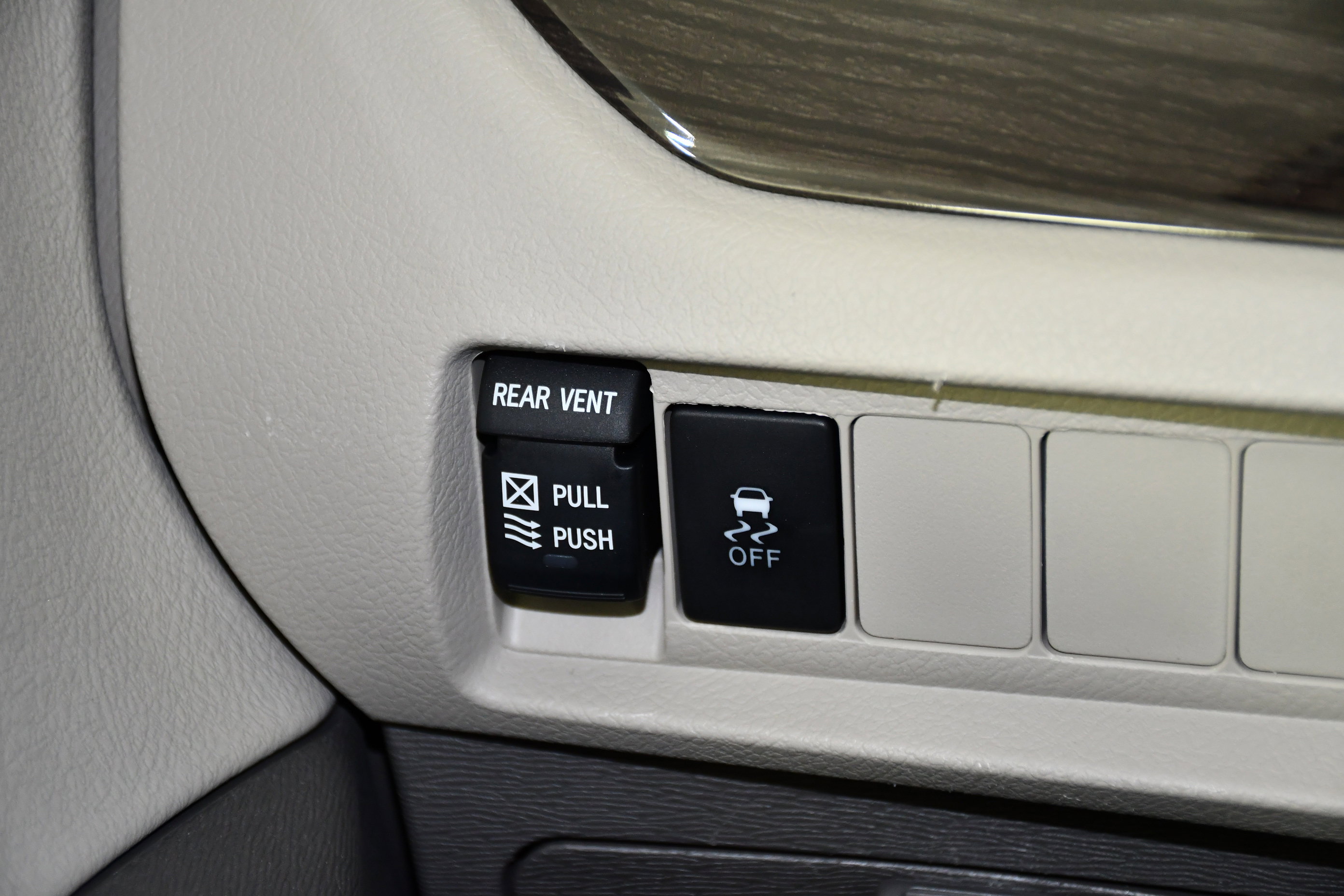 Used 2018 Toyota Sienna XLE FWD image 34