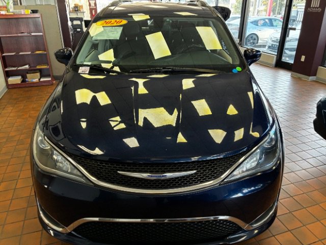 Used 2020 Chrysler Pacifica Touring-L FWD image 6