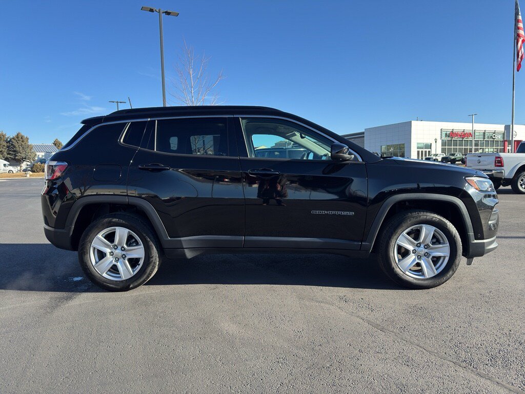 Used 2022 Jeep Compass Latitude w/ Convenience Group AWD/4WD image 2