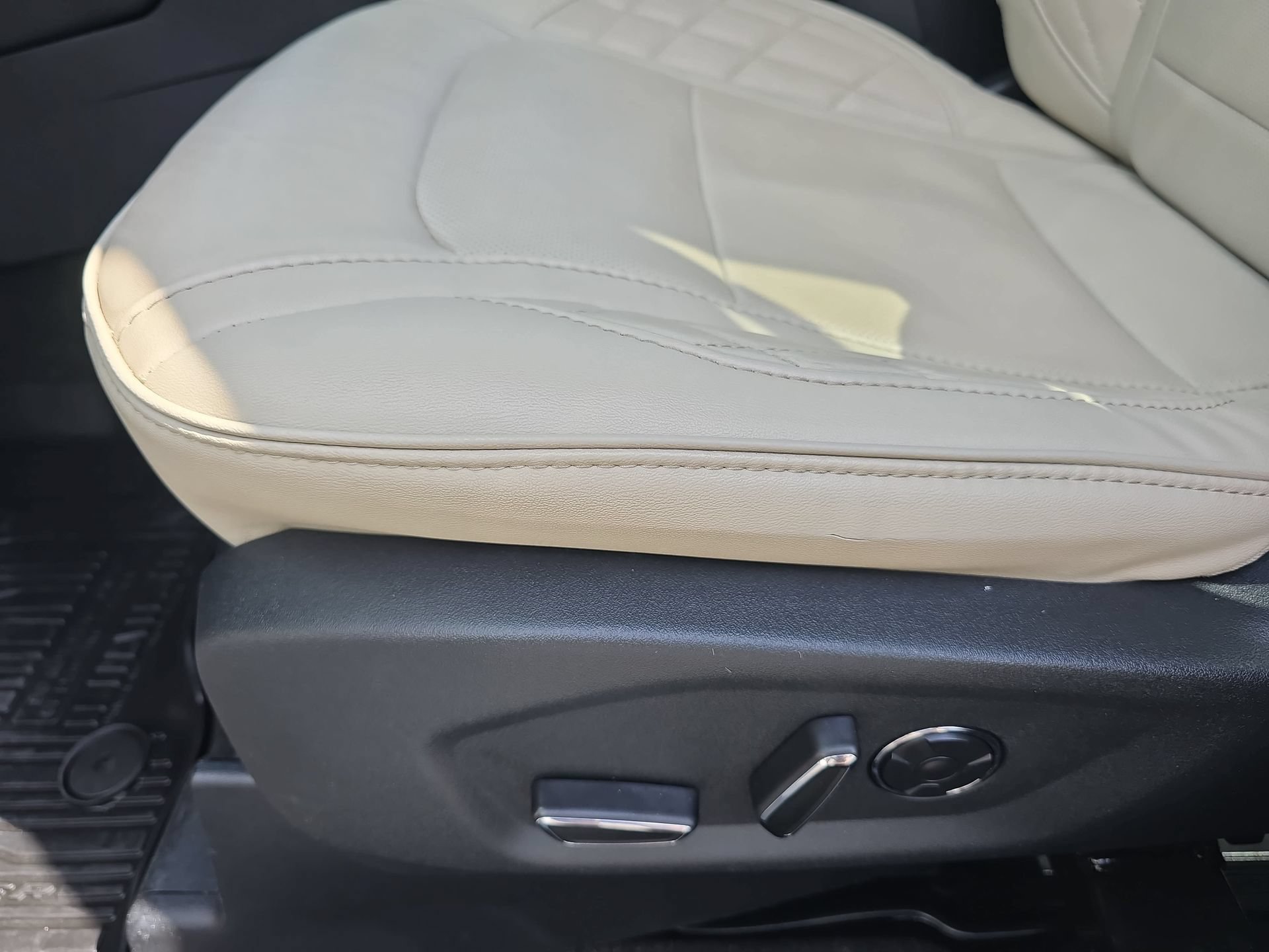 Used 2018 Ford Explorer Platinum AWD/4WD image 28