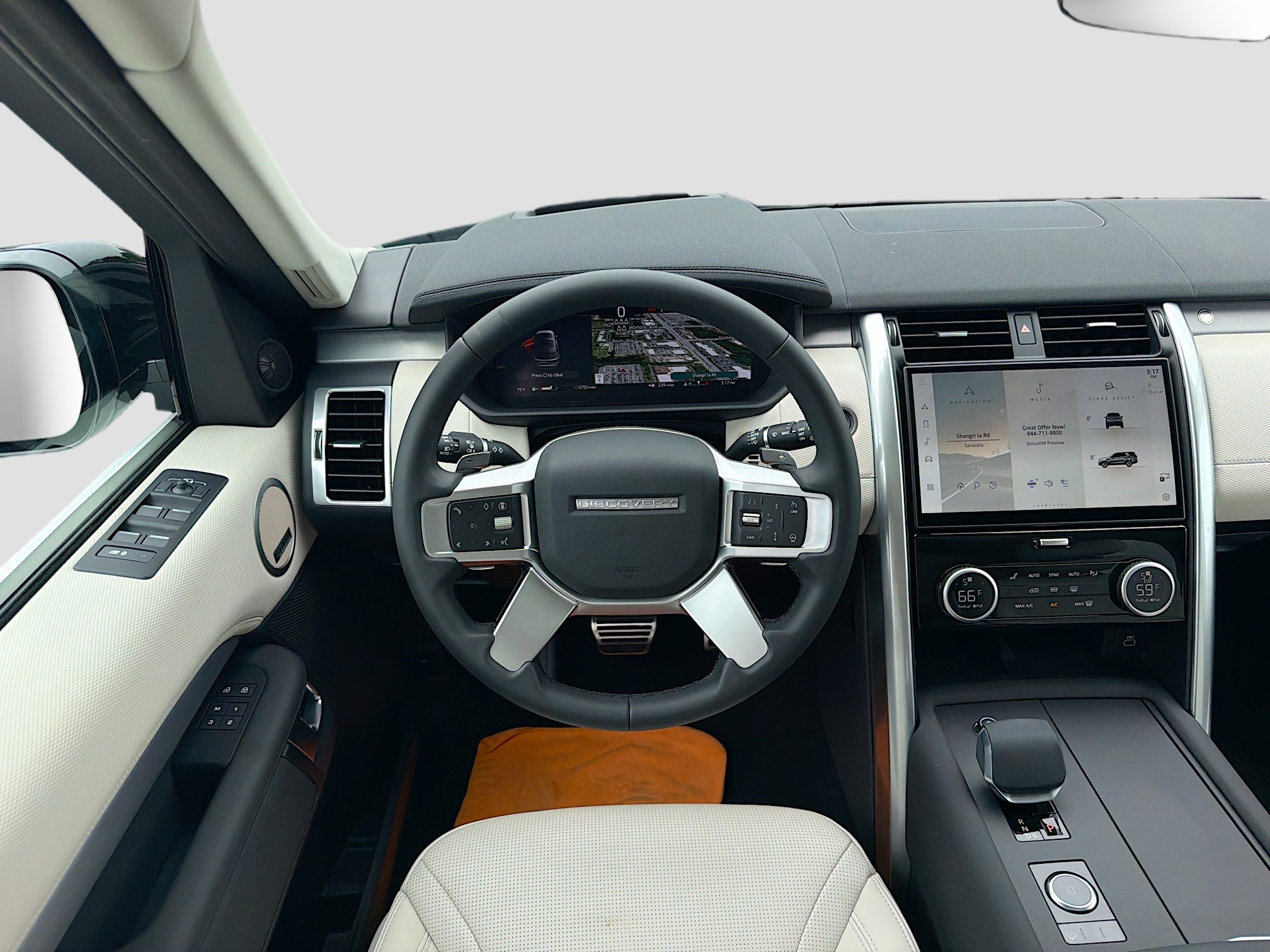 Used 2025 Land Rover Discovery Dynamic SE AWD/4WD image 18