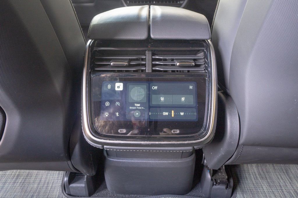 Used 2024 Rivian R1S Adventure image 19