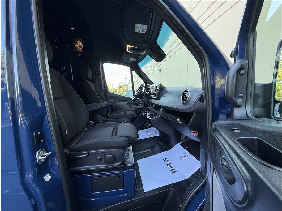 Used 2024 Mercedes-Benz Sprinter 3500 image 51