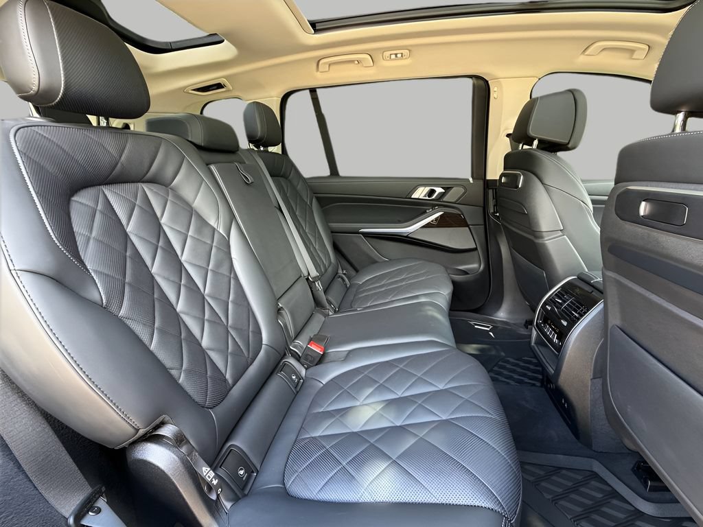 Used 2023 BMW X7 xDrive40i w/ Premium Package AWD/4WD image 11