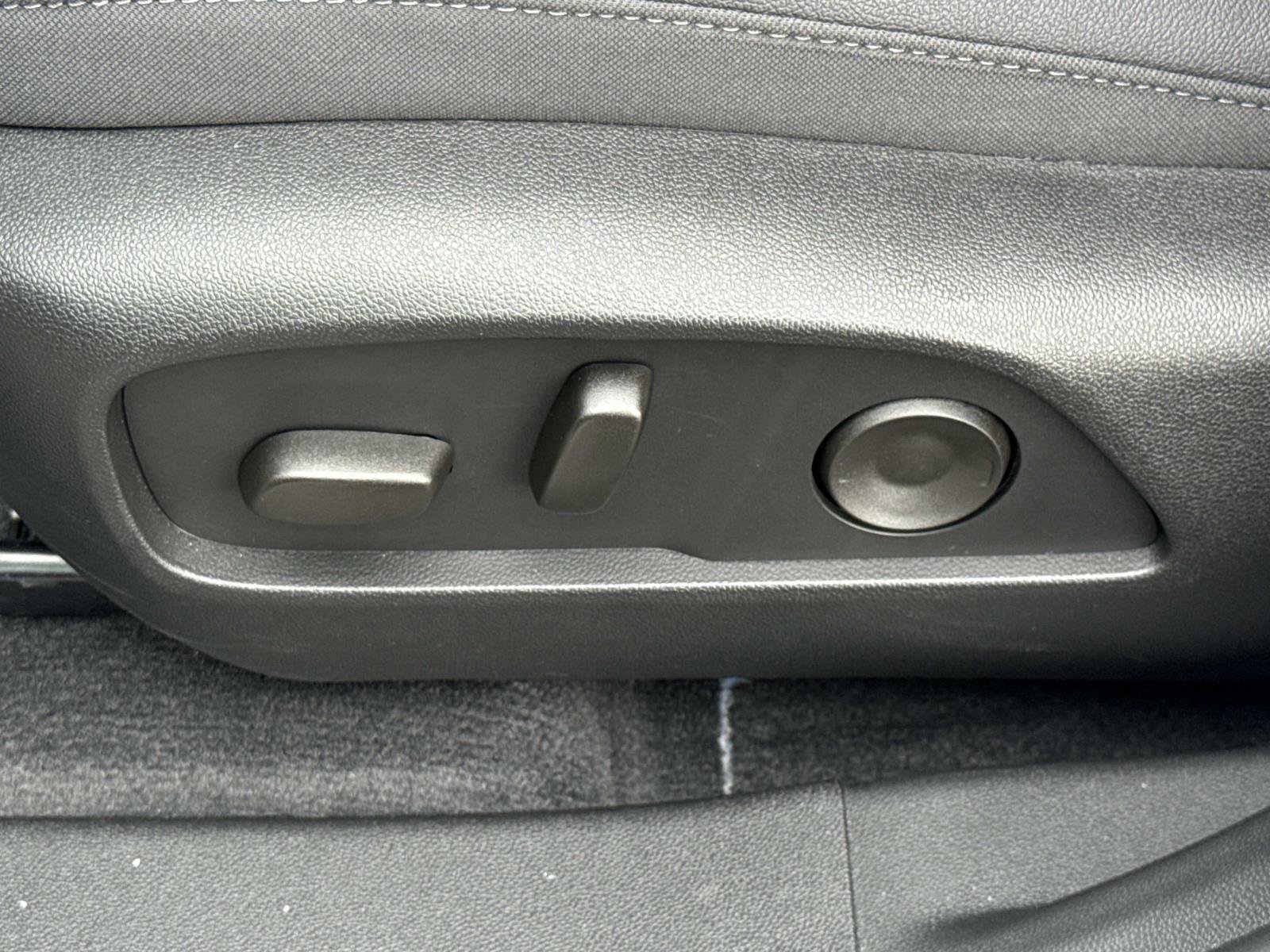 Used 2025 Chevrolet Equinox LT w/ Convenience Package II image 15