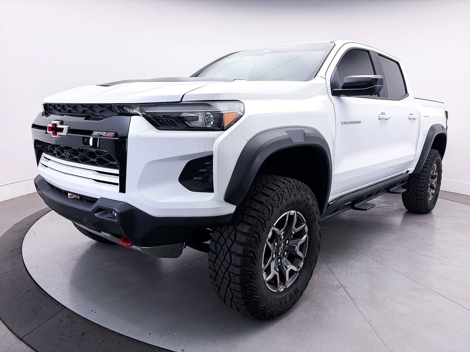 Used 2024 Chevrolet Colorado ZR2 w/ ZR2 Convenience Package III AWD/4WD image 16