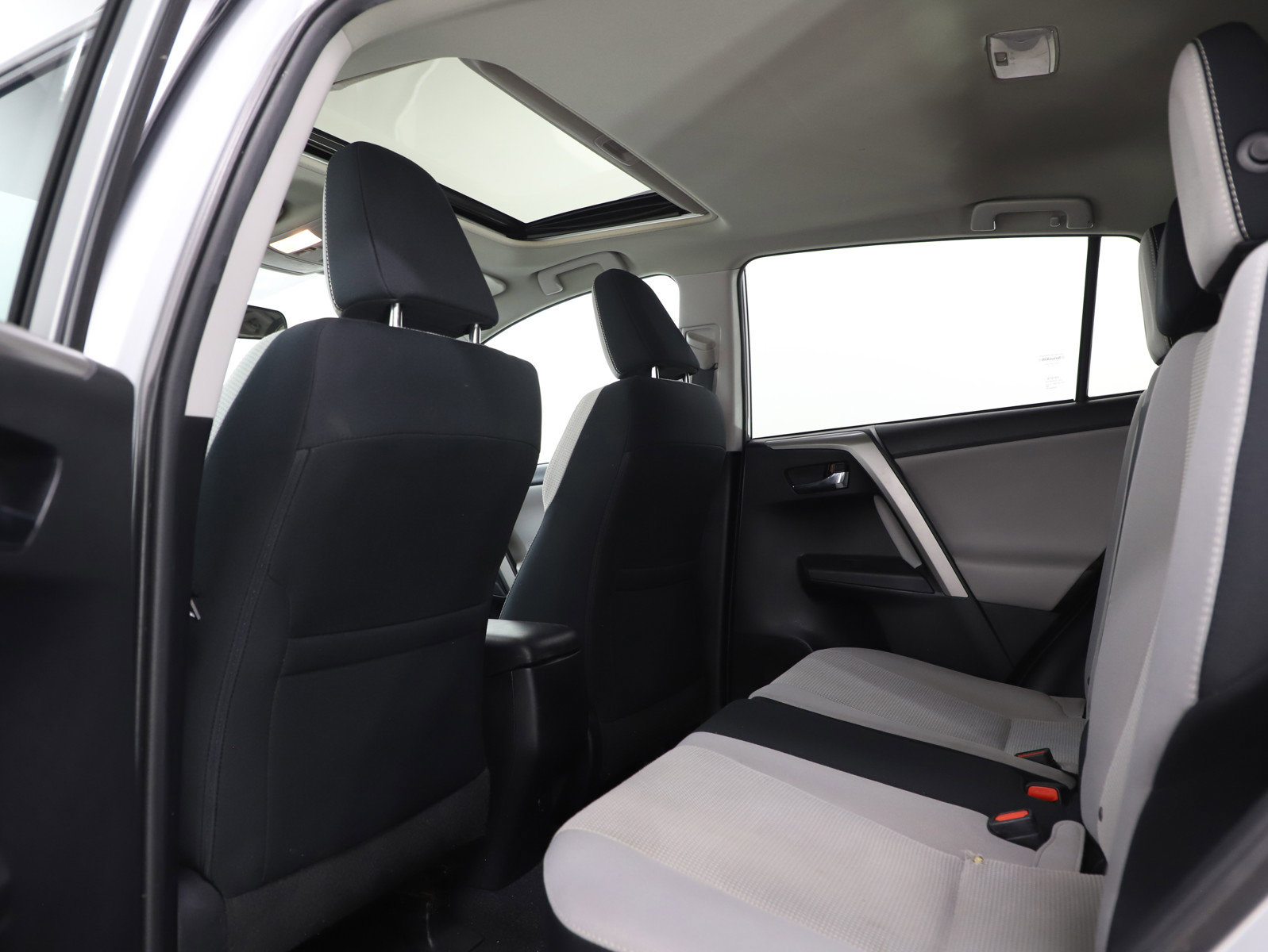 Used 2016 Toyota RAV4 XLE AWD/4WD image 18