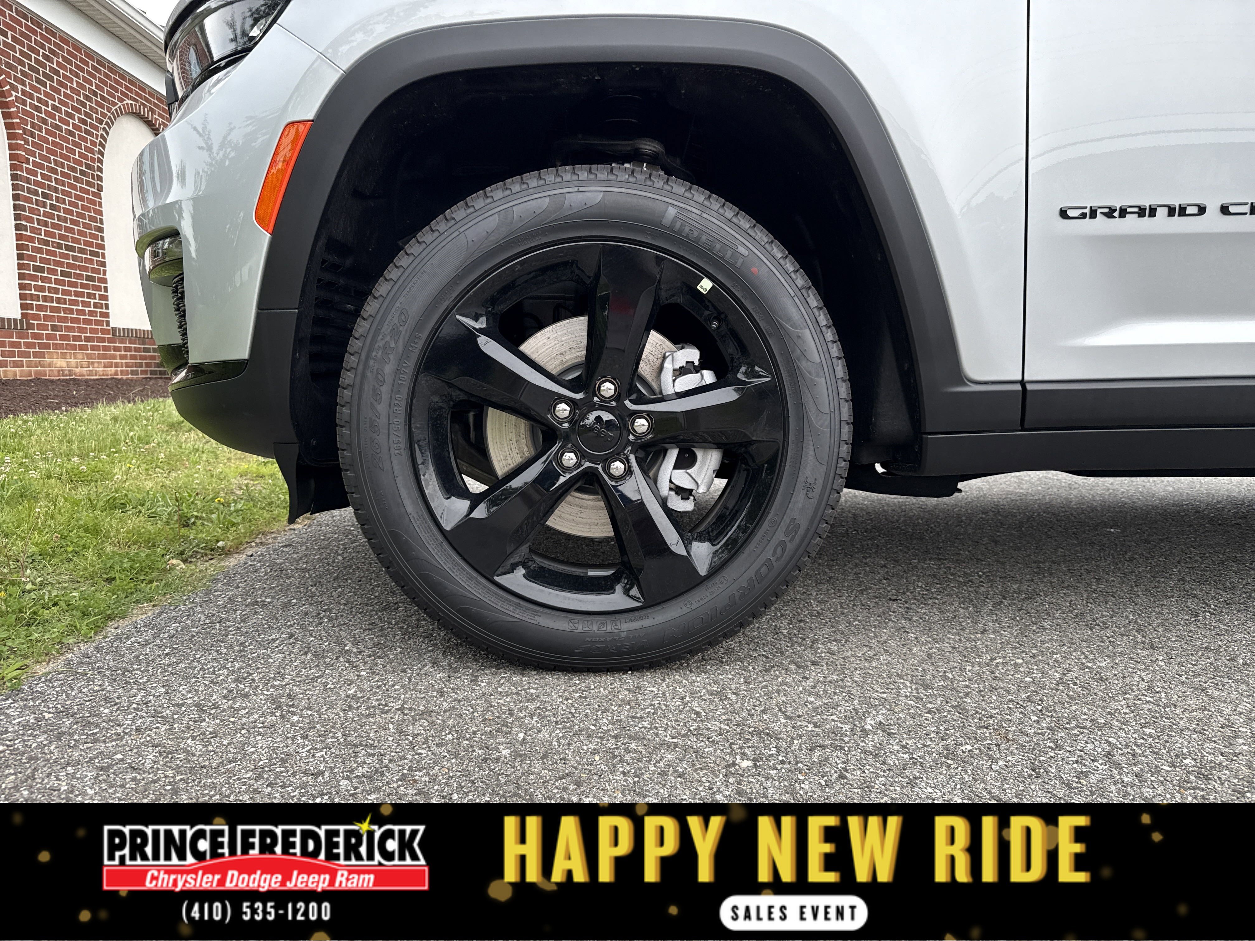 New 2025 Jeep Grand Cherokee L Limited w/ Black Appearance Package image 9