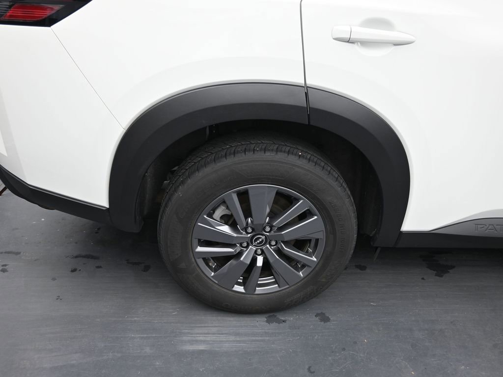 Used 2025 Nissan Pathfinder SV AWD/4WD image 13