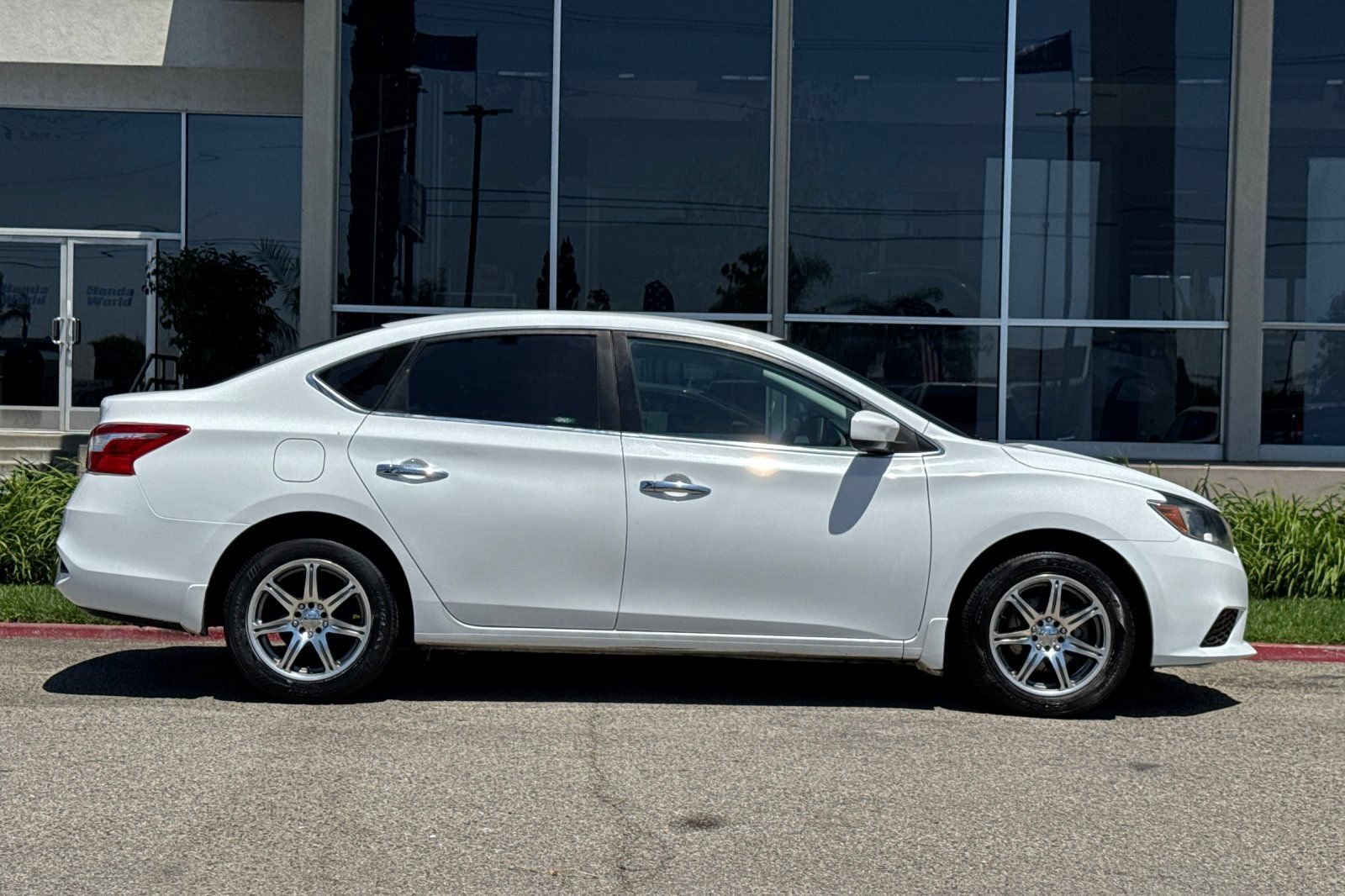 Used 2018 Nissan Sentra S FWD image 3