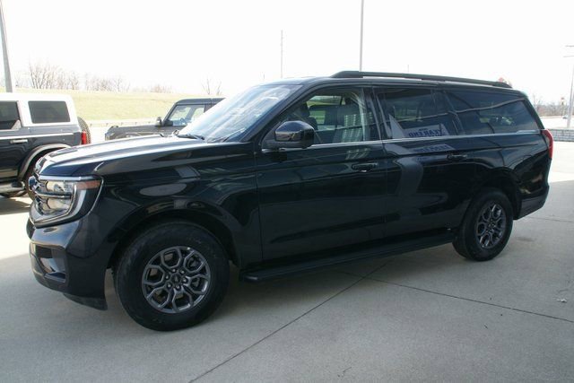 Used 2025 Ford Expedition Max Active image 3