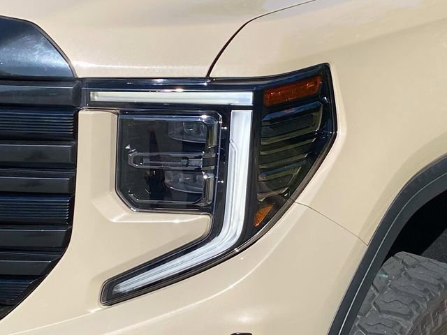 Used 2022 GMC Sierra 1500 AT4 w/ AT4 Premium Package AWD/4WD image 5