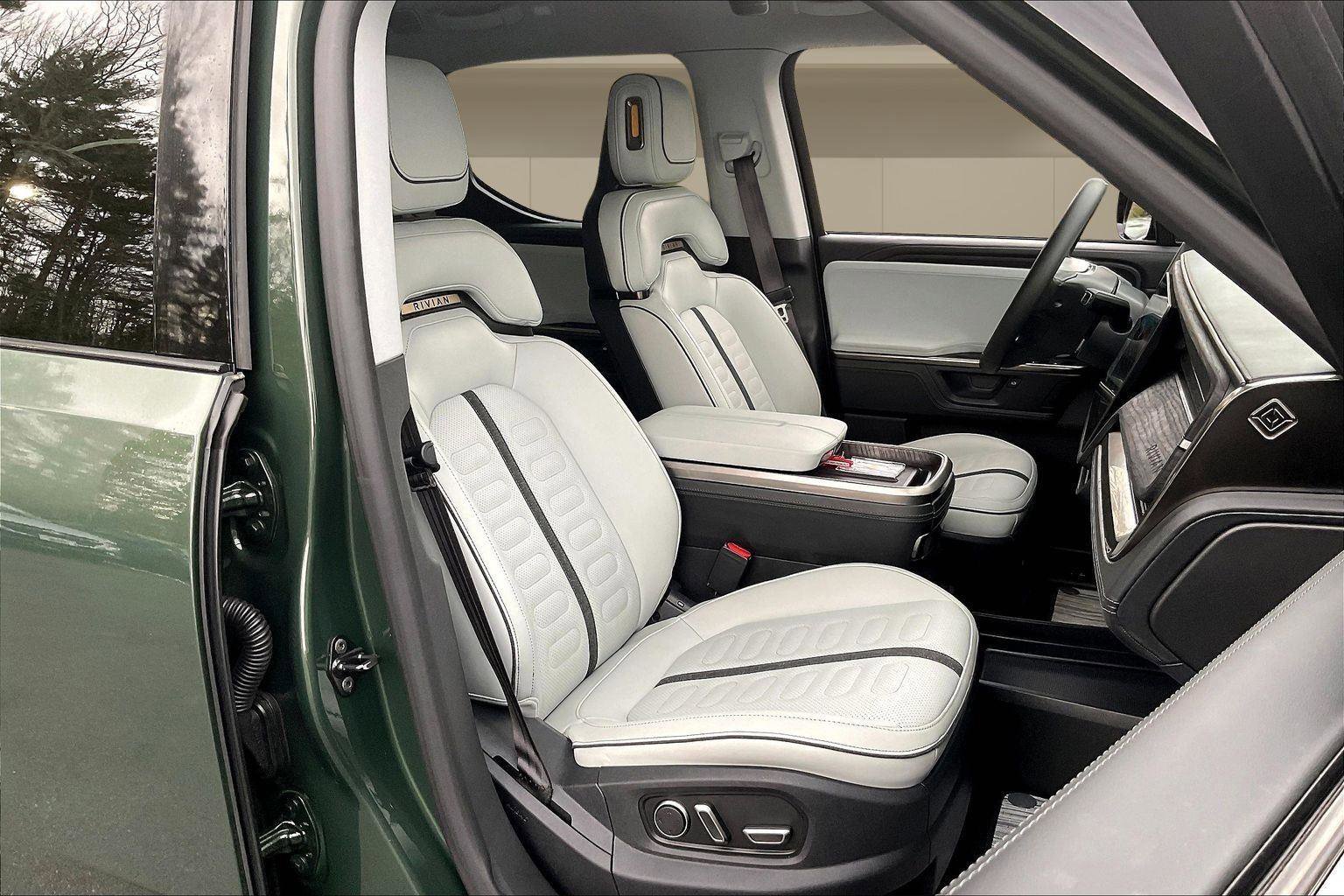 Used 2025 Rivian R1T Adventure image 7