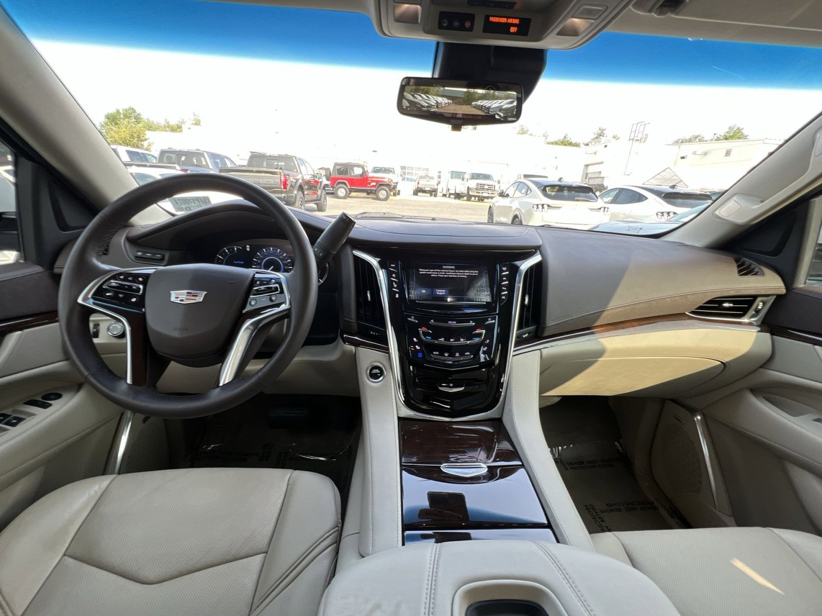 Used 2017 Cadillac Escalade Luxury image 21