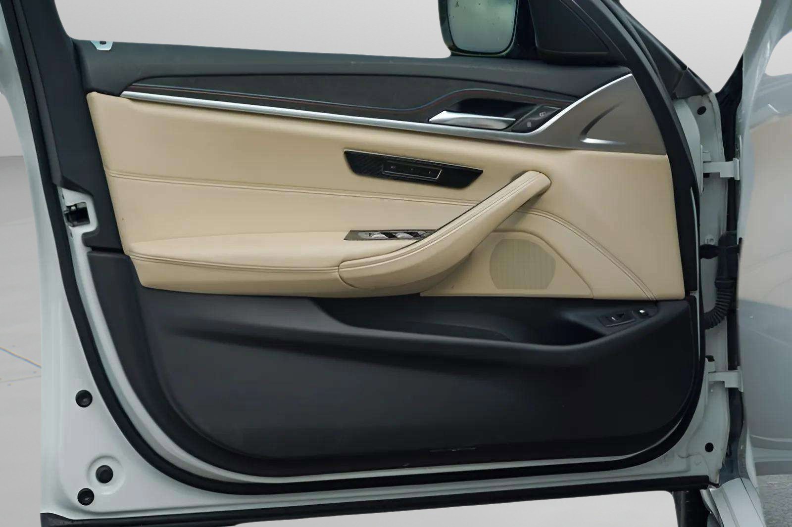 Used 2018 BMW 530e xDrive image 34