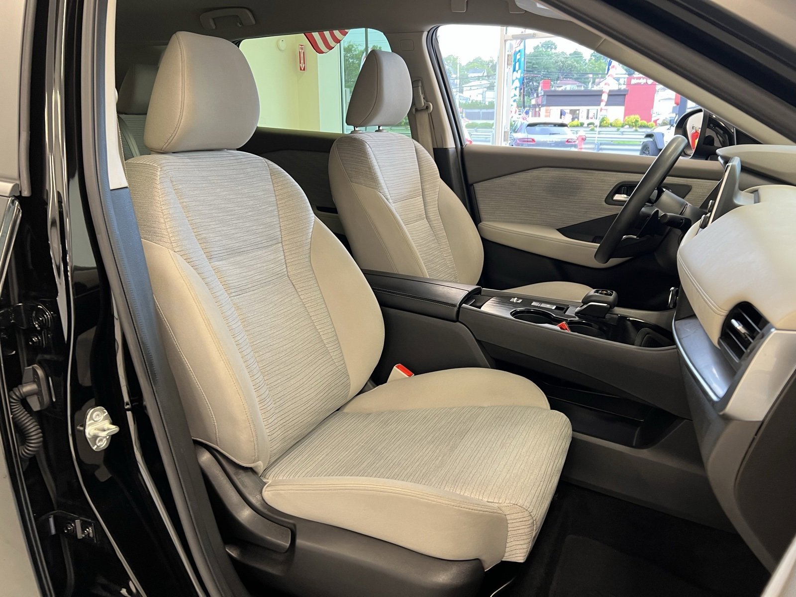 Used 2023 Nissan Rogue SV image 36